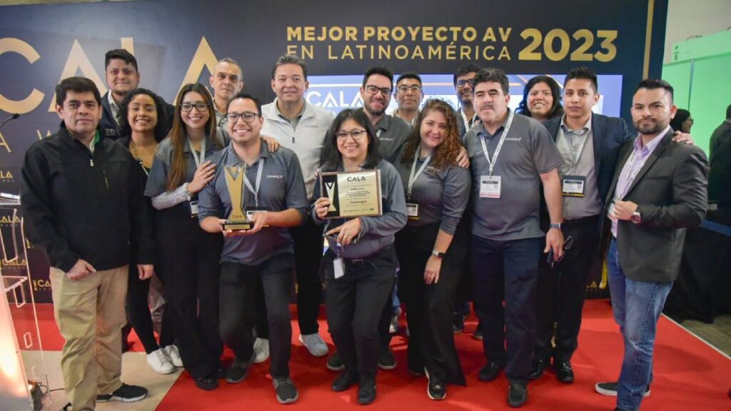 Equipe Convergint premiação Cala Awards 2023 de melhor projeto de Áudio e video da América Latina